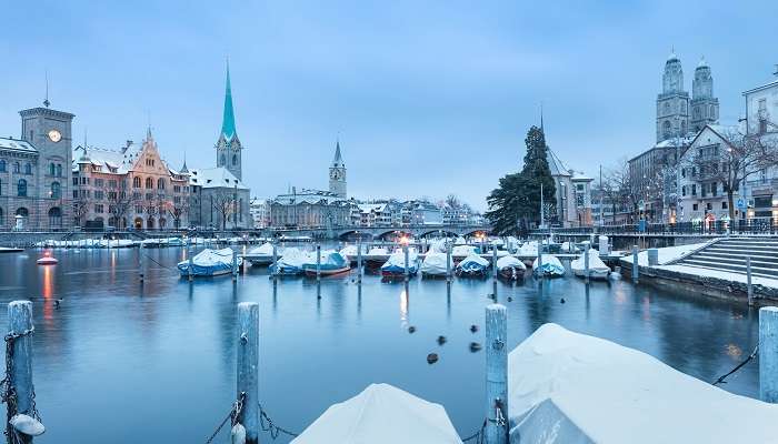 Explorez Zurich, belle ville de Suisse, C'est l'un des meilleur lieux à visiter en Suisse en hiver