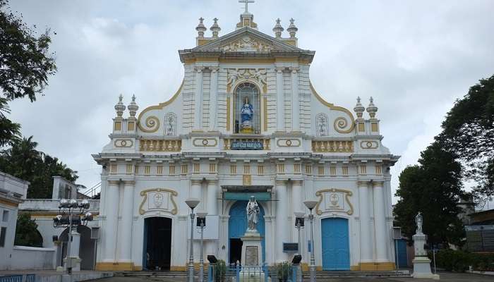 Explorez la Cathédrale de l'Immaculée Conception, c'est l'une des meilleur lieux à visiter à Pondichéry