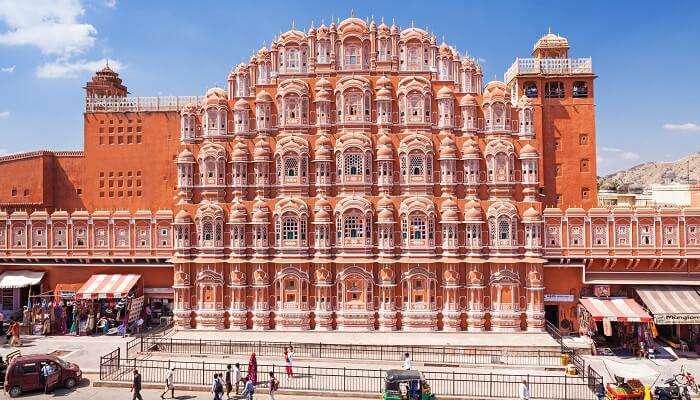 front view of Hawa Mahal