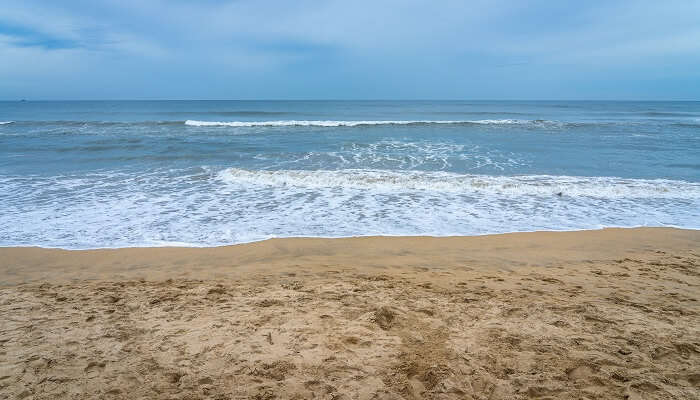 La vue magnifiques de la plage d'Elliots, c'est l'une des meilleur Lieux à visiter à Chennai