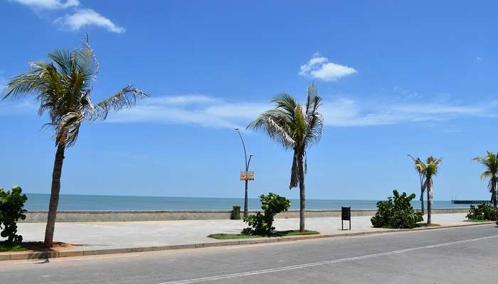 Promenade en bord de mer, c'est l'une des meilleur lieux à visiter à Pondichéry