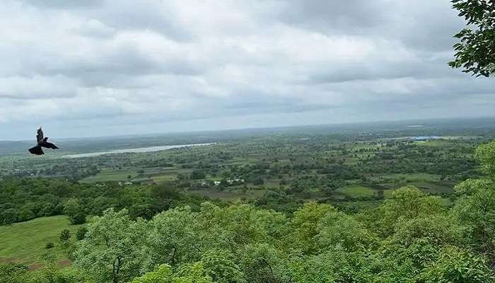 अनंतगिरि पहाड़ियां हैदराबाद के पास पर्यटन स्थल में से एक है