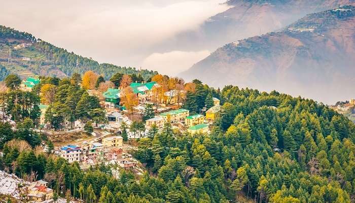 La vue magnifique de Dalhousie, c'est l'une des meilleur lieux à visiter en Inde