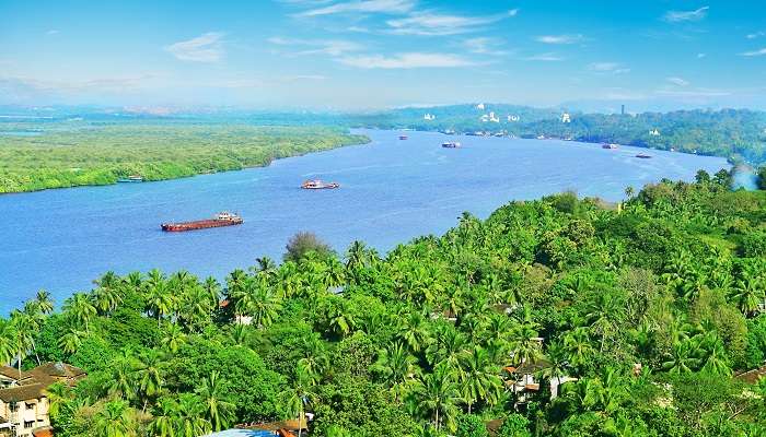 Belle vue sur l'île de Divar à Panjim