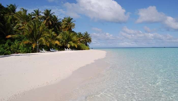 Île Fihalhohi, c'est l'une des meilleur  lieux à visiter aux Maldives 