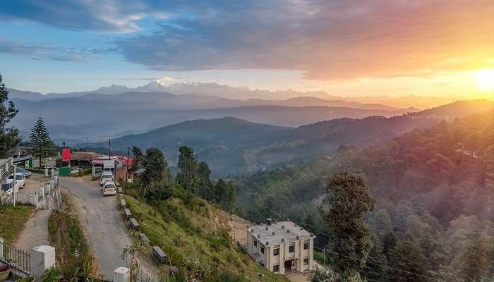 Lever du soleil à la station Kausani Hill,