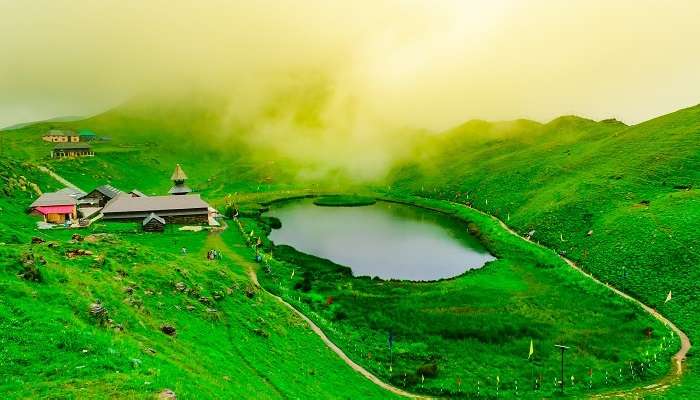 La vue magnifiques sur la lac Parashar,