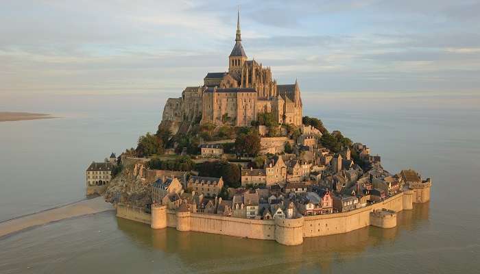 La mont saint michel, c'est l'une des meilleur  endroits à visiter en France