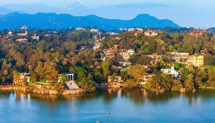 la vue de la lac du Nakki en Mount abu, c'est l'une des meilleur lieux à visiter en Inde