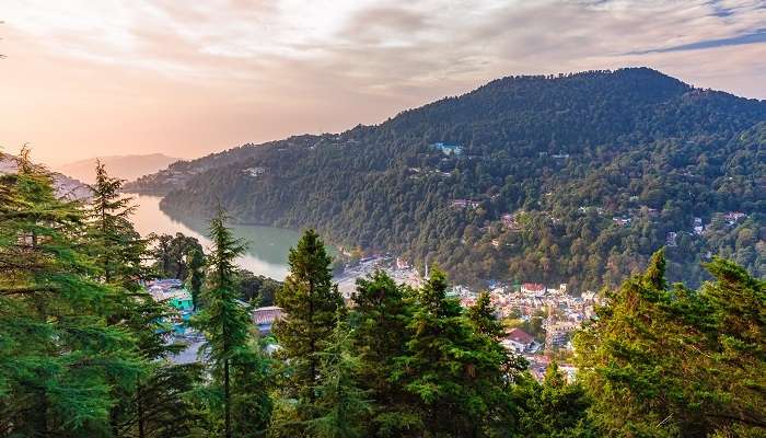 La lac de Nainital, c'est l'une des meilleur lieux à visiter en Inde