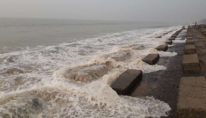 La vue incroyable de la plage Shankarpur