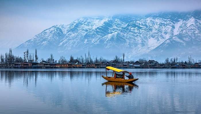 La vue de la lac du Dal, c'est l'une des meilleur lieux à visiter en Inde 