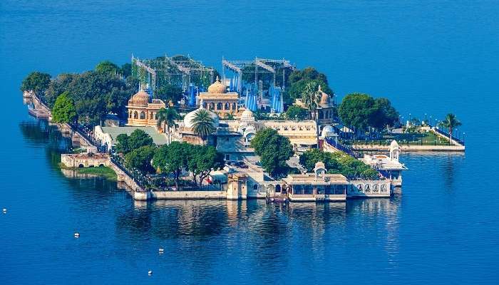 Le vue de palais de Jag Mandir, Udaipur, c'est l'une des meilleur  lieux à visiter en Inde