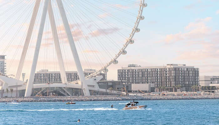 Wakeboard, c'est l'une des meilleur choses à faire à Dubaï