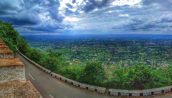 येलागिरी पहाड़ियां बैंगलोर के पर्यटक स्थल है