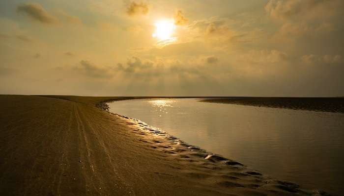 Coucher du soleil sur la la plage a Bakkhali