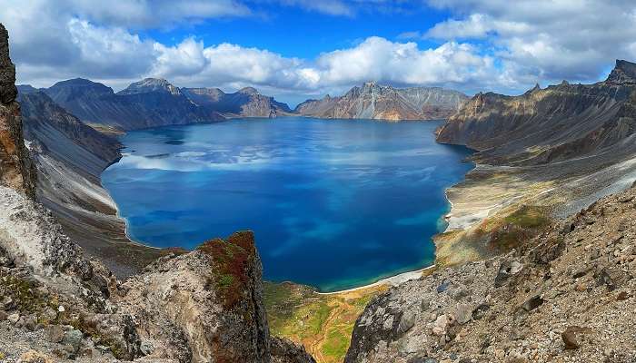 Vue sur le lac du Heaven a Coree du Nord, il est les plus anciens pays du monde