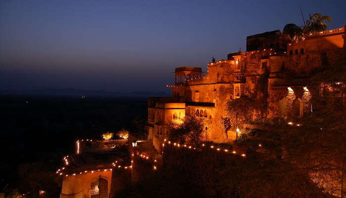 Explorez la Neemrana Fort, c'est l'une des meilleur escapades de week-end au départ de Gurgaon