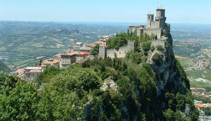 Saint-Marin est les plus anciens pays du monde