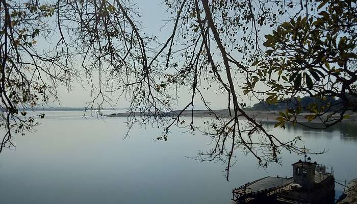 La vue magnifiquer de fleuve Sualkuchi, c'est l'une des meilleur endroit touristique de l’Assam