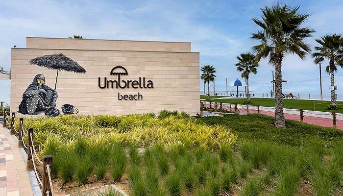 See the stunning view of Umbrella Beach in Fujairah