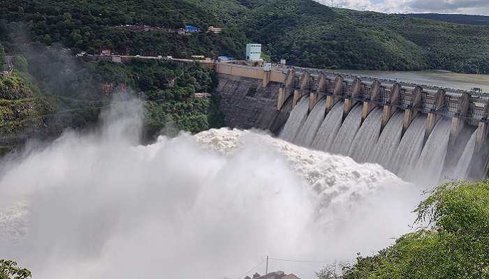 श्रीशैलम चेन्नई का प्रसिद्ध तीर्थस्थल है