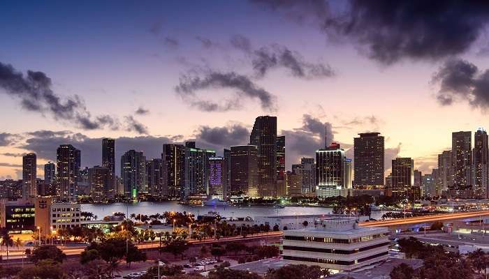 Explorez la ville magnifique, Floride c'est l'une des meilleurs endroits à visiter en avril