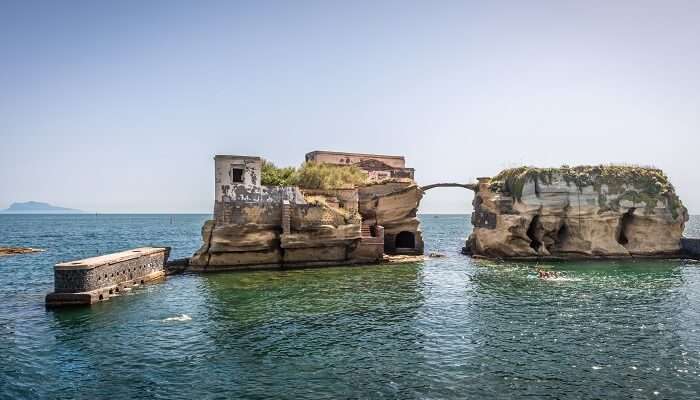 La plage de gaiola, c'est l'une des meilleur meilleures plages près de Naples