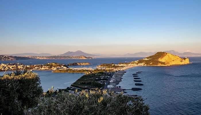 Lido Virgilio, c'est l'une des meilleures plages près de Naples