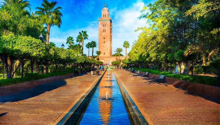 outoubia Mosque Minaret sur Medina,  C’est l’une des meilleurs endroits à visiter en mars dans le monde