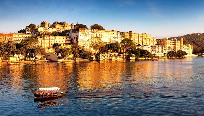 La vue magnifiques Lac Pichola, C’est l’une meilleurs endroits à visiter en février en Inde 