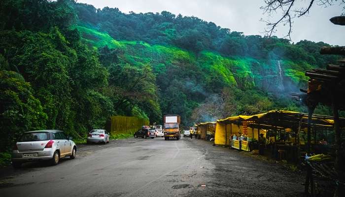 भारत के सर्वश्रेष्ठ हिल स्टेशन में से एक अम्बोली है