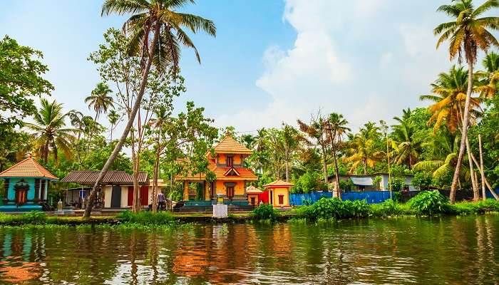 केरल में घूमने के लिए सबसे अच्छी जगहें में से एक अल्लेप्पी है
