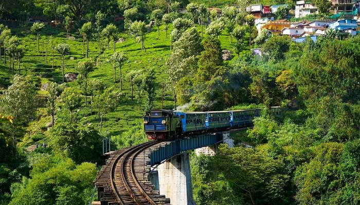 मार्च में दक्षिण भारत में घूमने के लिए यह सबसे अच्छे हिल स्टेशनों में से एक ऊटी है 