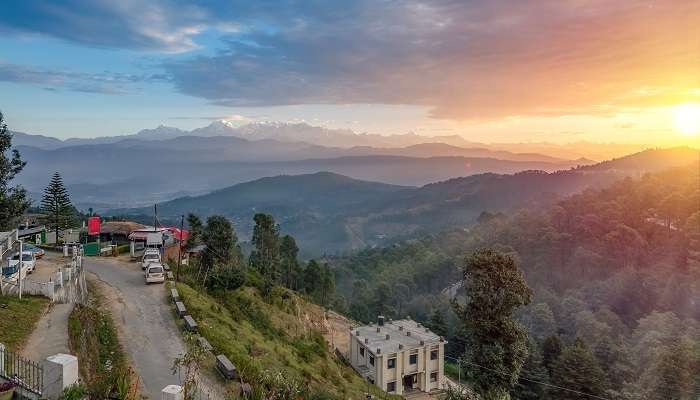 कौसानी भारत के सर्वश्रेष्ठ हिल स्टेशन है