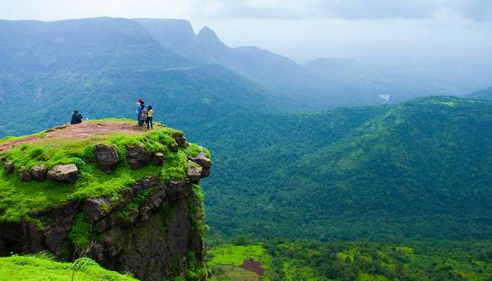 माथेरान अप्रैल में भारत में घूमने की जगहें में से एक है