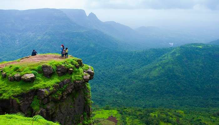 भारत के सर्वश्रेष्ठ हिल स्टेशन में से एक माथेरान है