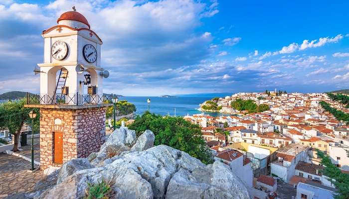 A mesmerising view of Chora, one of the amazing small towns in Greece