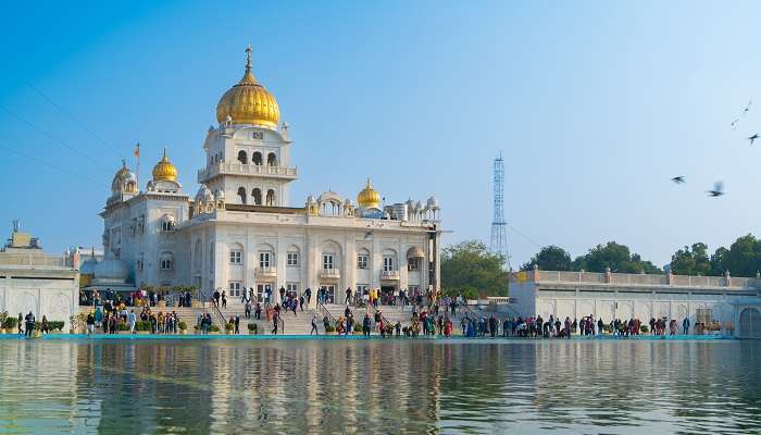 The scenic vista of Gurudwara Shri Bangla Sahib, among the best places to visit near Jama Masjid