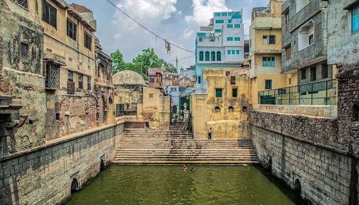 Experience the holy water at Hazrat Nizamuddin Baoli, one of the most beautiful places to visit near Humayun Tomb