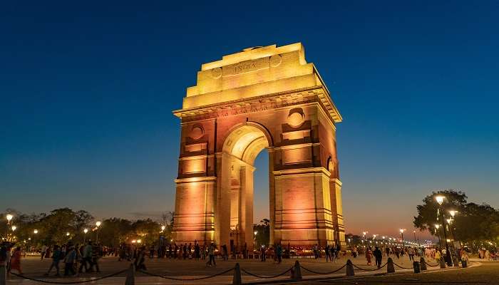 Pray respect to the Indian soldier at India Gate