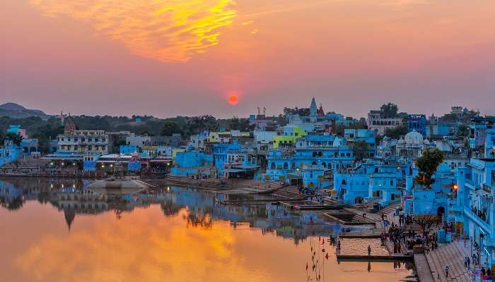 दिल्ली के पास घूमने योग्य स्थान में से एक अजमेर और पुष्कर है