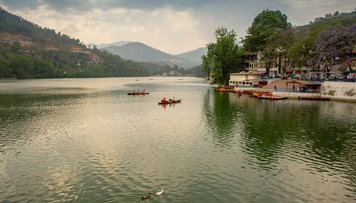 भीमताल एक लोकप्रिय पर्यटन स्थल है