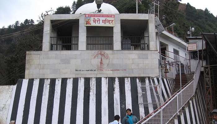 भैरवनाथ मंदिर कटरा के सबसे अच्छे दर्शनीय स्थल है