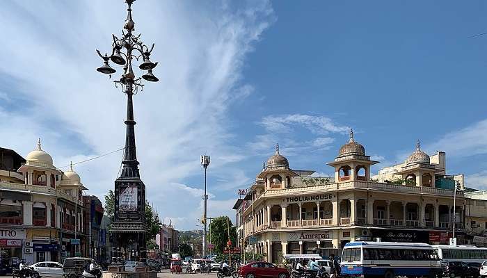 मिर्जा इस्माइल रोड जयपुर में शॉपिंग करने के लिए सबसे अच्छी जगह है