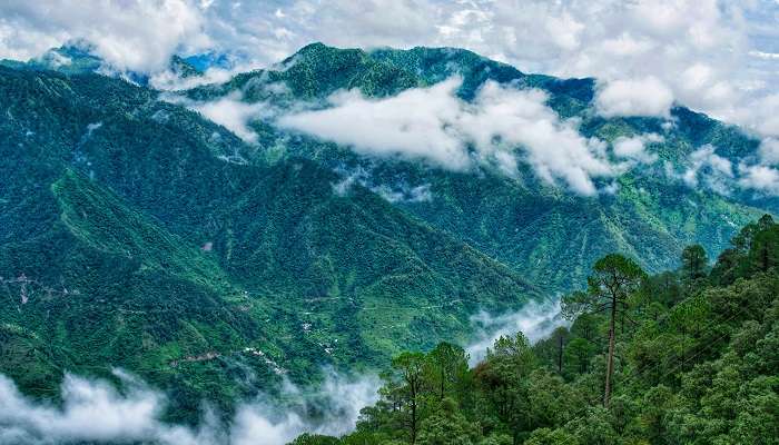 लैंसडाउन के रिसॉर्ट्स के साथ ये आकर्षण, इस शहर को दिल्ली से सबसे लोकप्रिय सप्ताहांत स्थलों में से एक बनाते हैं