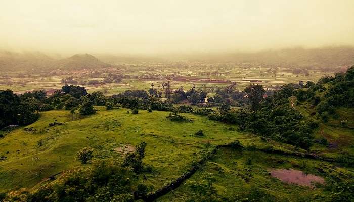 लोनावला हैदराबाद के पास हिल स्टेशन में से एक है