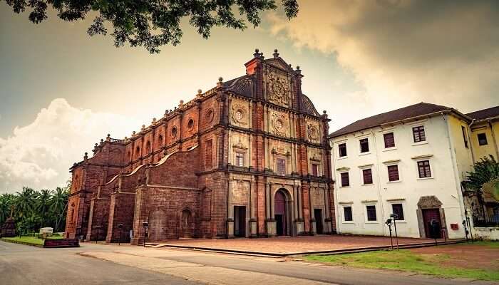 La vue d'esglise de Basilica Of Bom Jesus, C’est l’une des meilleurs lieux historiques célèbres en Inde