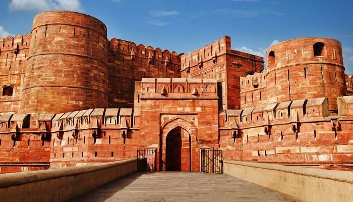 L'attraction touristique de Fort de Agra, C’est l’une des meilleurs lieux historiques célèbres en Inde