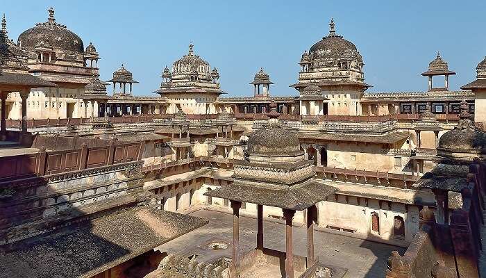 Fort d'Orchha, Madhya Pradesh, C’est l’une des meilleurs lieux historiques célèbres en Inde